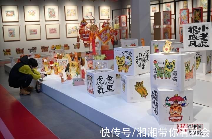 董旭明#赏萌虎迎虎年杭州这个艺术作品展吸引众多目光