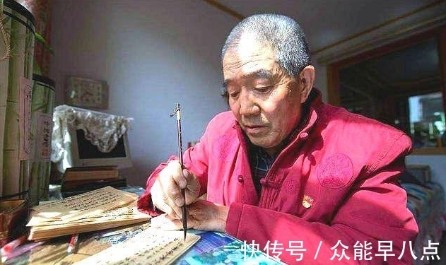 张喜才@农民张喜才：苦练书法50年，用小楷手抄名著400万字，却被批无意义