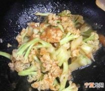 炒菜花需要焯水吗，炒梅花肉需要焯水